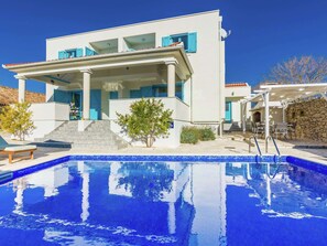 Indoor pool, outdoor pool - Charming Villa With Private Heatable Pool (Nin)