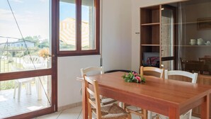 Dining - Nice Holiday Home Close to sea Front, in Rosolina Mare, Near Venice (Rosolina)