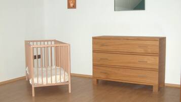 Nhà | 6 phòng ngủ, trang bị nội thất với thiết kế riêng biệt, bộ trải giường