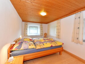 House | 3 bedrooms, individually furnished, iron/ironing board