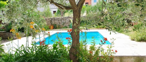 独立别墅 | 泳池 | 室内游泳池,室外游泳池