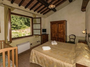 House | 2 bedrooms, individually furnished, bed sheets - Farmhouse in Montoro Near Montoro Castle (Narni)