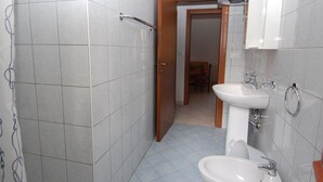 Apartment | Bathroom - Fabulous Apartment in Rosolina Mare near Sea (Rosolina)