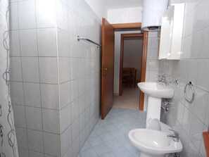 Bathroom - Fabulous Apartment in Rosolina Mare near Sea (Rosolina)