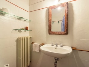 House | Bathroom | Shower, towels