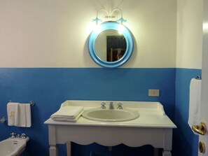 House | Bathroom - Quaint Holiday Home With Swimming Pool, Garden and Barbecue (Cerreto Guidi)
