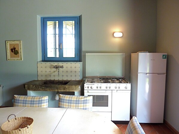 House | Private kitchen - Quaint Holiday Home With Swimming Pool, Garden and Barbecue (Cerreto Guidi)