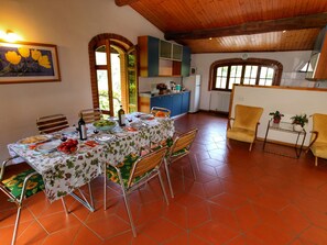 Dining - Holiday Home With Shared Swimming Pool in the Green Hills of Chianti (Cavriglia)
