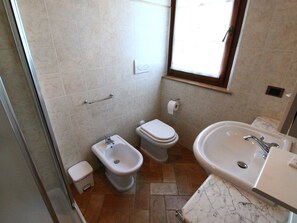 House | Bathroom - Farmhouse on a Hill in the Breathtaking Tuscan Countryside (Castiglione d'Orcia)