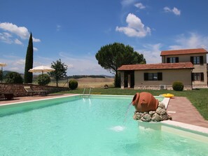 Exterior - Farmhouse on a Hill in the Breathtaking Tuscan Countryside (Castiglione d'Orcia)