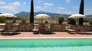 Pool - Farmhouse on a Hill in the Breathtaking Tuscan Countryside (Castiglione d'Orcia)
