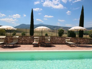 Unclassified image, 2 of 40, button - Farmhouse on a Hill in the Breathtaking Tuscan Countryside (Castiglione d'Orcia)