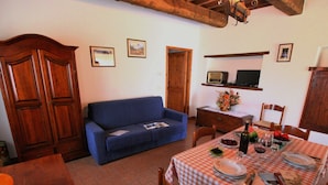 Unclassified image, 4 of 40, button - Farmhouse on a Hill in the Breathtaking Tuscan Countryside (Castiglione d'Orcia)