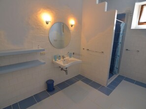 Apartment | Bathroom