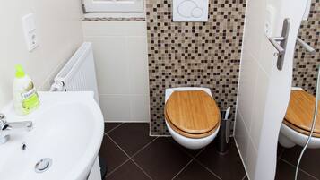 Apartment | Badezimmer | Dusche, Handtücher