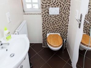 Apartment | Badezimmer | Dusche, Handtücher