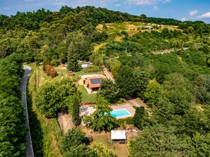 村舍 | 泳池 | 室内游泳池，室外游泳池