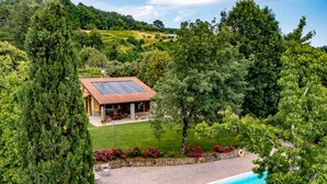A villa with a swimming pool, surrounded by lush greenery and a hilly landscape. - Cottage in Tuscany With Private Pool (Montecatini Terme)