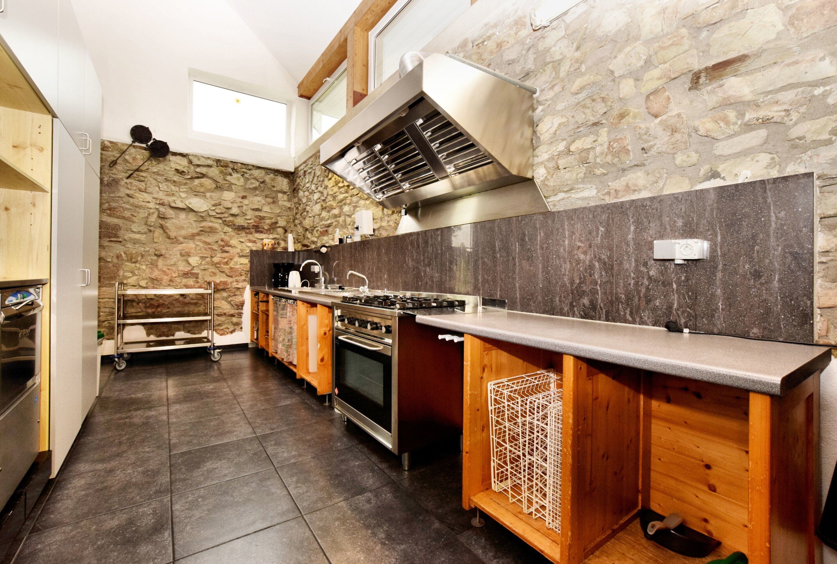 Kursi makan untuk bayi