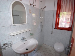 Bathroom - Modern Apartment in Rosolina Mare on Adriatic Coast (Rosolina)