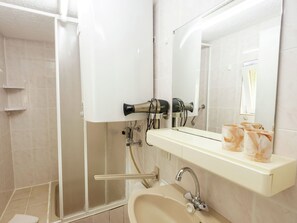 Ferienhaus | Badezimmer | Dusche, Haartrockner, Handtücher