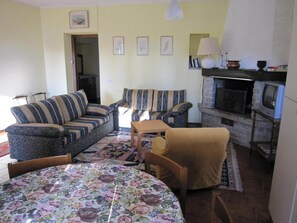 Living area - Farmhouse in Verbania With Mountain Views (Verbania)