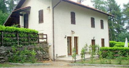Cottage in Intra With Lake and Mountain Views