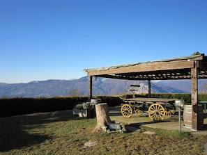 Cottage | Property amenity - Cottage in Intra With Lake and Mountain Views (Verbania)