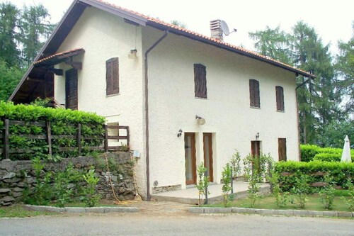 Cottage in Intra With Lake and Mountain Views