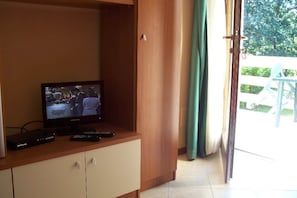 Cottage | Living room - Cottage in Intra With Lake and Mountain Views (Verbania)