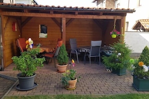 Outdoor dining - Serene Apartment in Thale with Bodetal View near Cable Car (Thale)