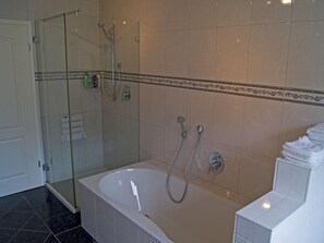 Apartment | Badezimmer