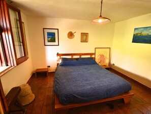 3 bedrooms, individually furnished, bed sheets - Cottage in Sicily With Private Garden & BBQ (Noto)