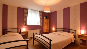 Cottage | 1 bedroom, individually furnished, bed sheets