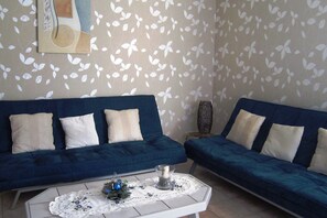 Cottage | Living room - Combine City & Countryside in Well Kept House With Many Games, Next to a Farm (Malmedy)