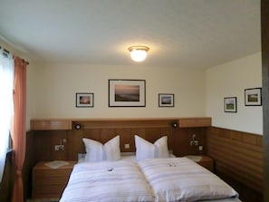 Apartment | 2 Schlafzimmer, individuell eingerichtet, BettwÀsche