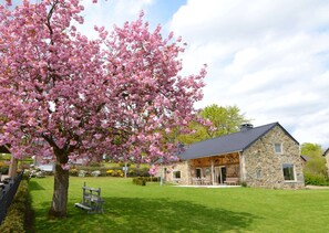 Exterior - Beautiful Stone Cottage With Panoramic Views (Waimes)