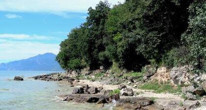 Belvilla by OYO Attractive Residence on Lake Garda