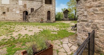 Dwelling in Renovated Barn near Birthplace of Michelangelo