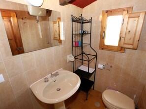 House | Bathroom | Shower, towels