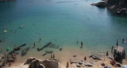 Modern Holiday Home With Pool