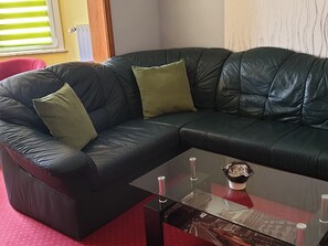 Apartment | Wohnzimmer | DVD-Player, MP3-Dockingstation