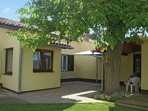 Villa | Balcony - Nice House with Large Garden near Pula & Beach (Fazana)