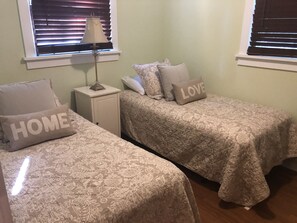 3 makuuhuonetta, silitysrauta/-lauta, ilmainen Wi-Fi, vuodevaatteet