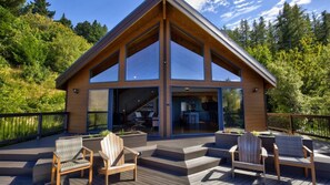 Terrace/patio - Hensman Heights- family home with outdoor spa pool (Queenstown)