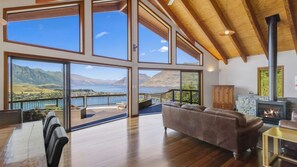 Interior - Hensman Heights- family home with outdoor spa pool (Queenstown)