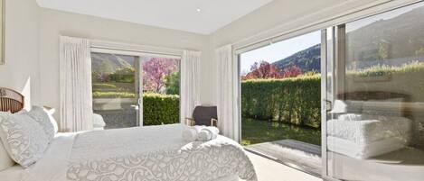 4 bedrooms, desk, iron/ironing board, travel cot