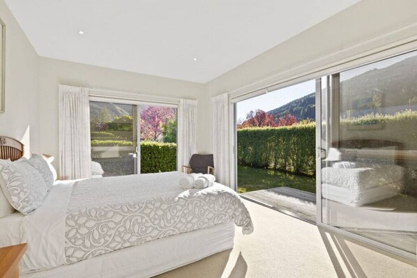 4 bedrooms, desk, iron/ironing board, travel cot