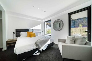 2 bedrooms, desk, iron/ironing board, travel crib - Mara Apartment @ the base of Coronet Peak (Arthurs Point)