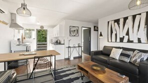 Smart-TV, Kamin, Netflix, Streaming-Dienste